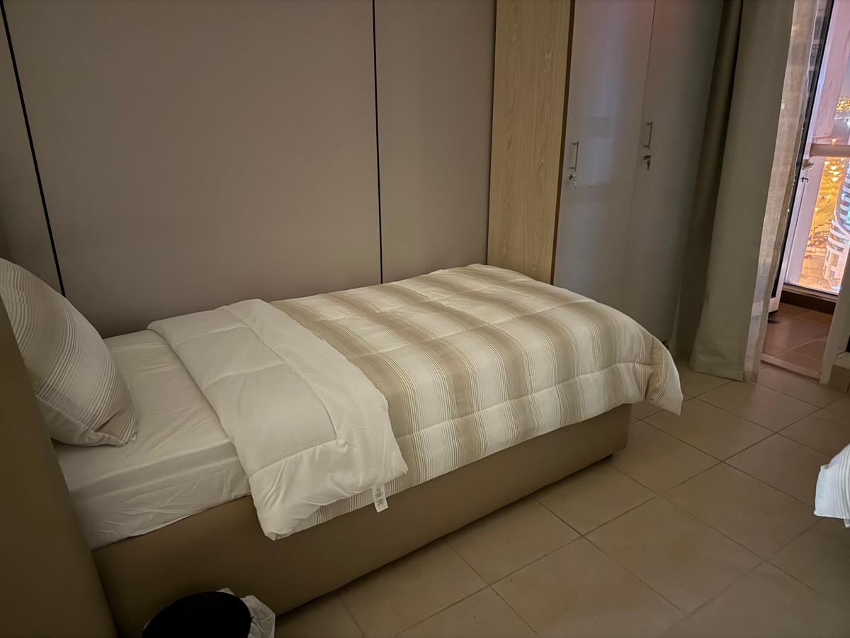 5 Min To Dubai Mall DownTown Shared Bed Space photo 4