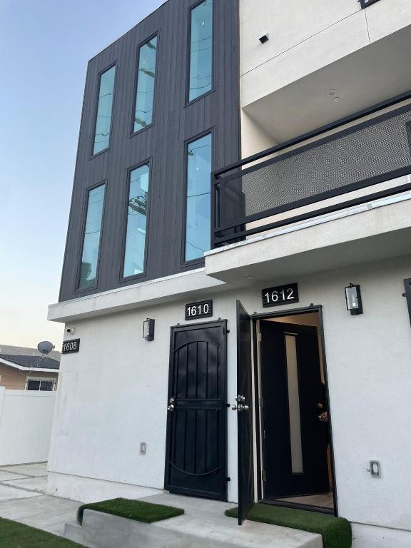 Cultura Homes on Western photo 1