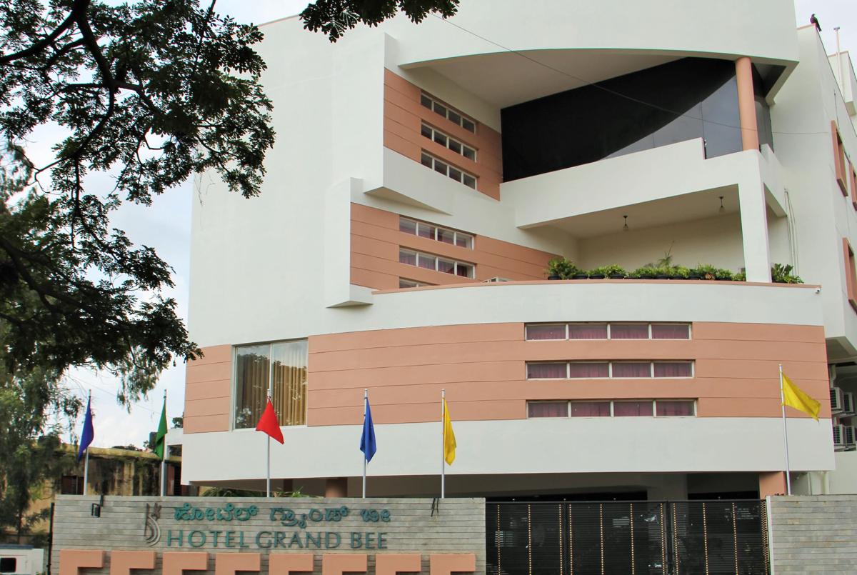 Hotel Grand Bee photo 1