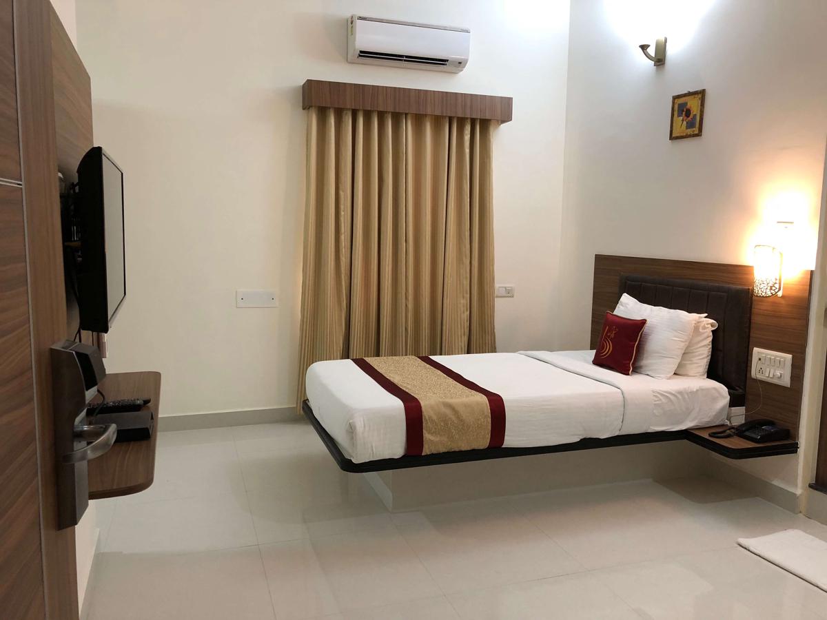 Hotel Grand Bee photo 3