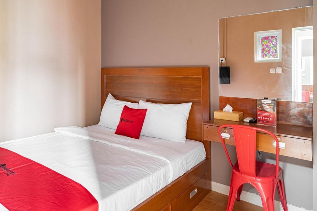 RedDoorz Hostel near LTC Glodok photo 1