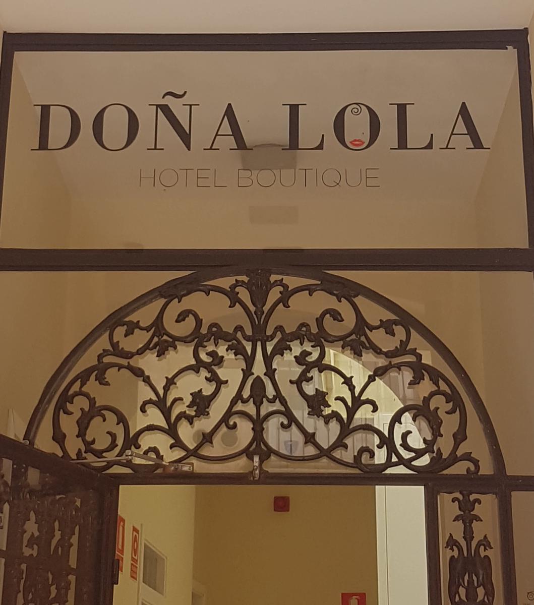 Hotel y Apartamentos Doña Lola photo 4