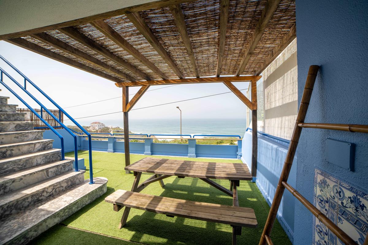 Saltline Surf House Ericeira photo 1