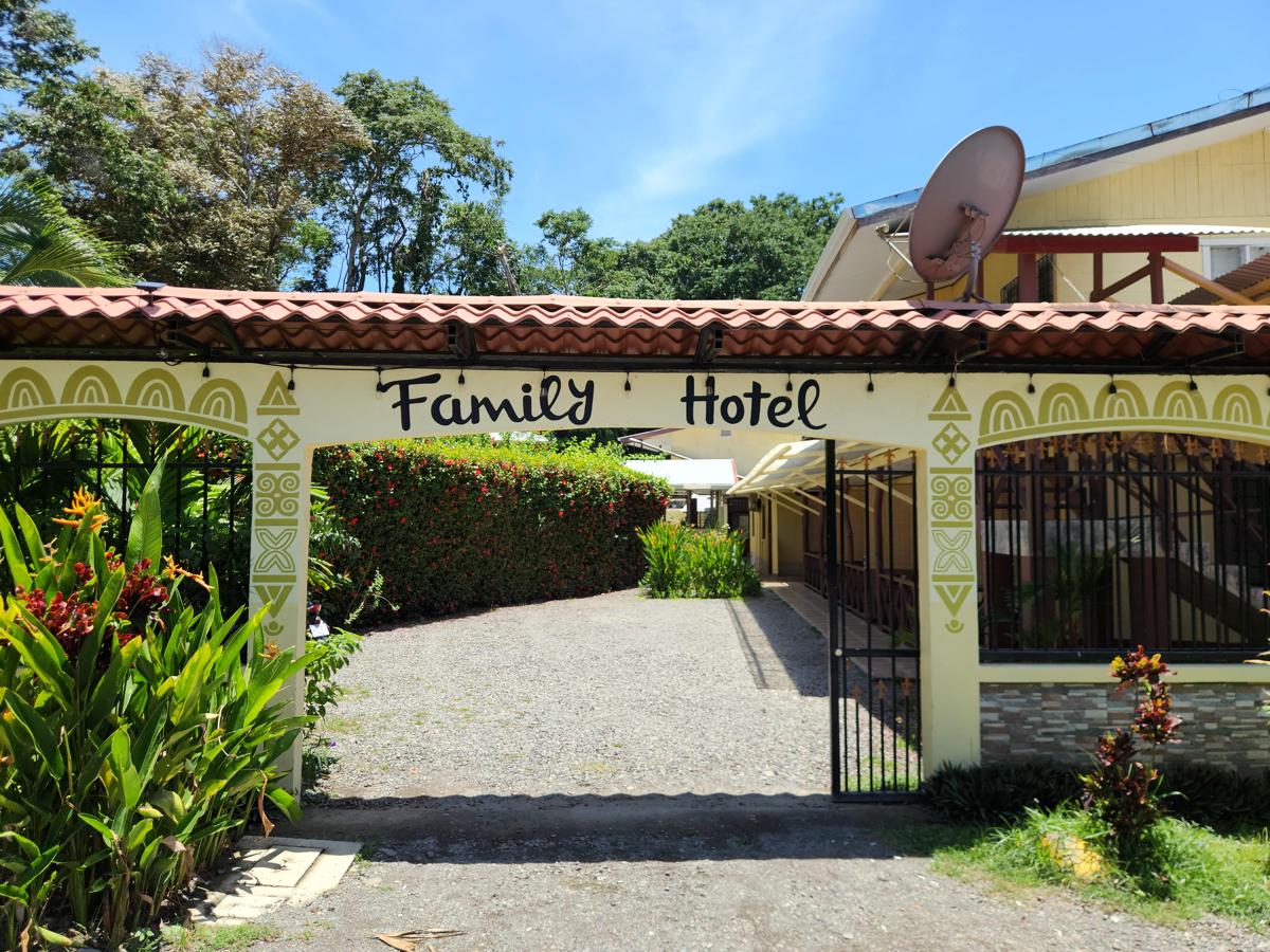 Family Hotel photo 1