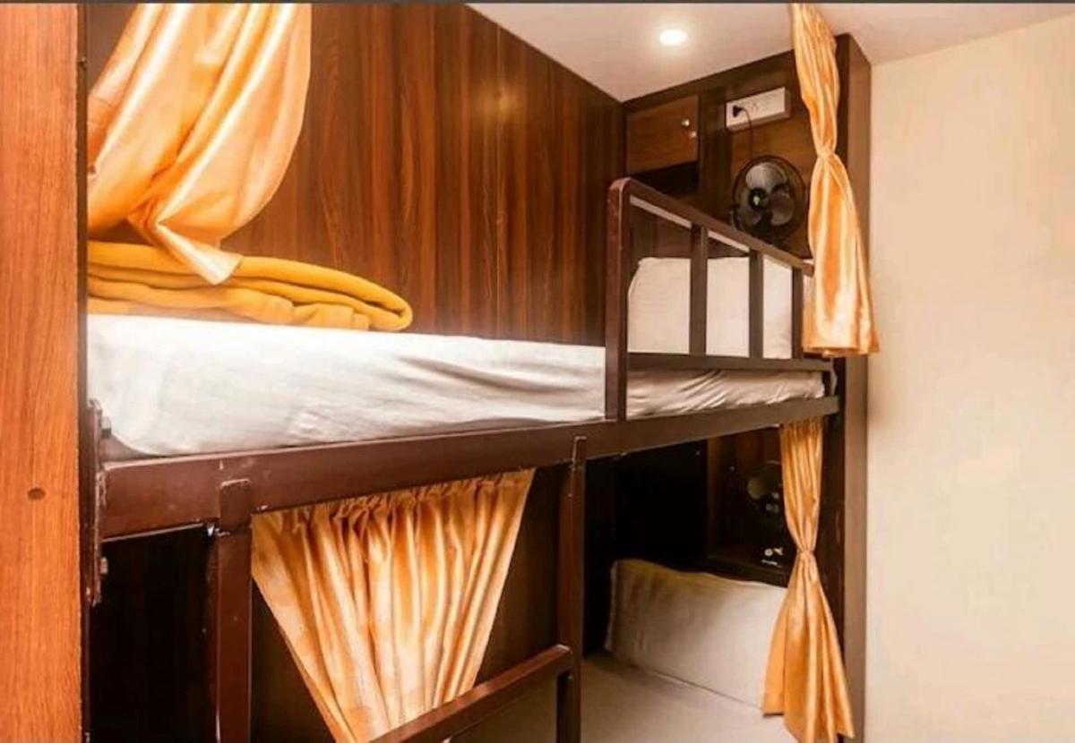 Almas Dormitory Andheri West - Near Railway Station photo 3