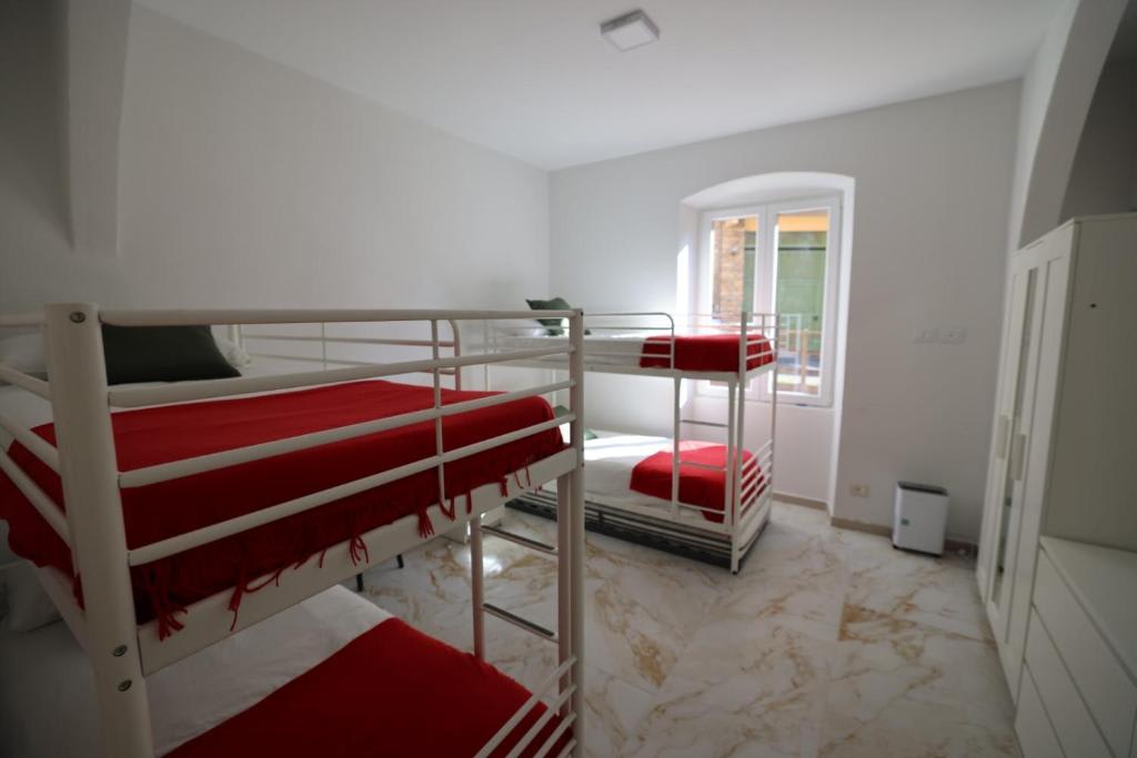 Hostel Bosmi Bed&Language Liguria photo 5