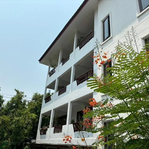 The Eight Ratvithi House photo 5