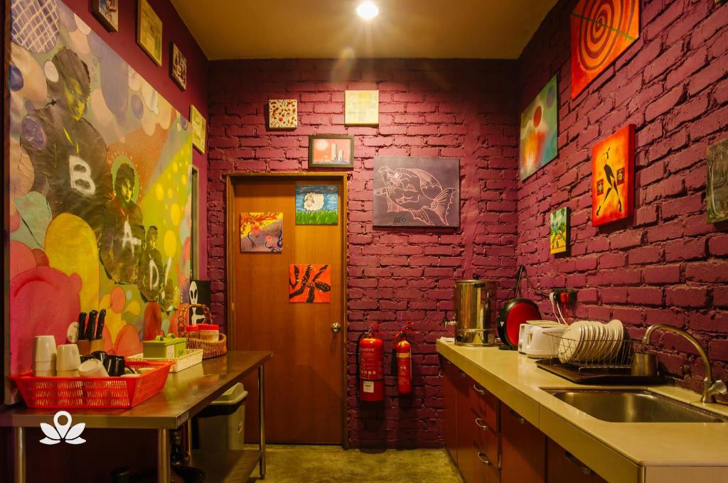 The Explorers Guesthouse and Hostel photo 3
