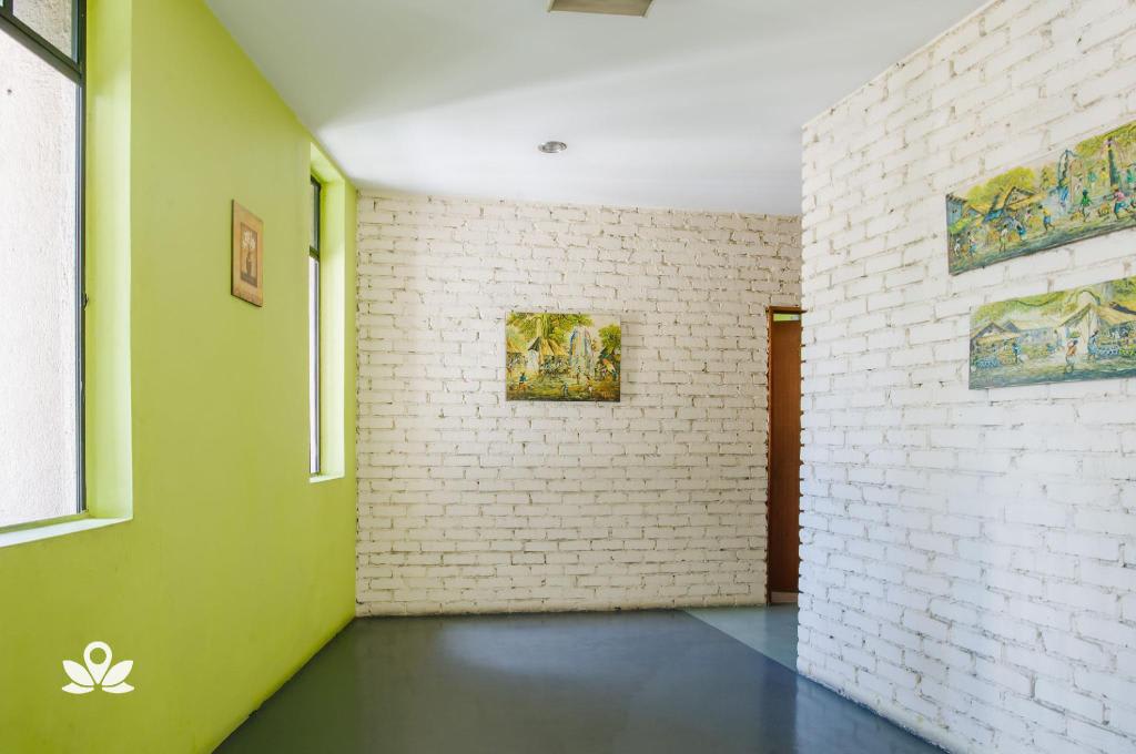 The Explorers Guesthouse and Hostel photo 4