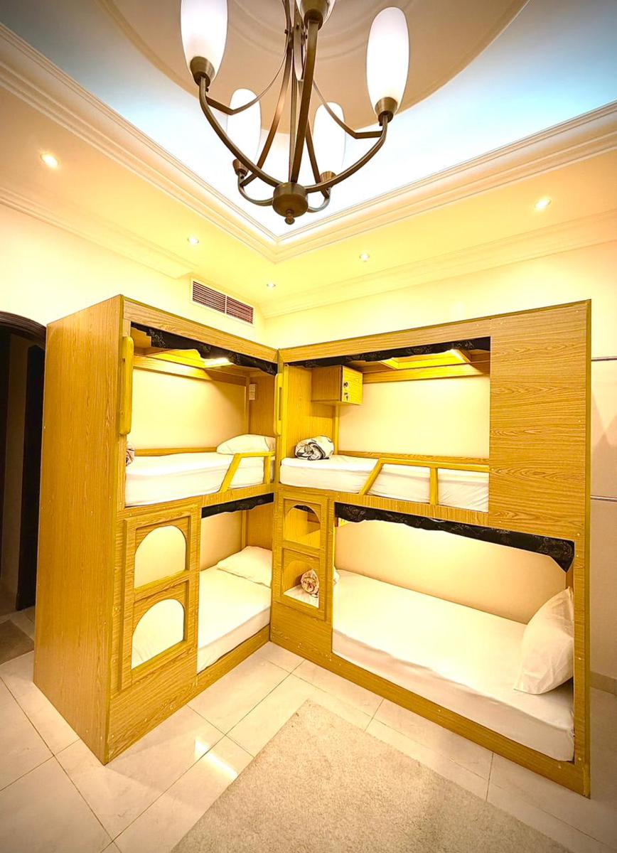 Melt Luxury Japanese Capsule Hostel Villa Dubai photo 4