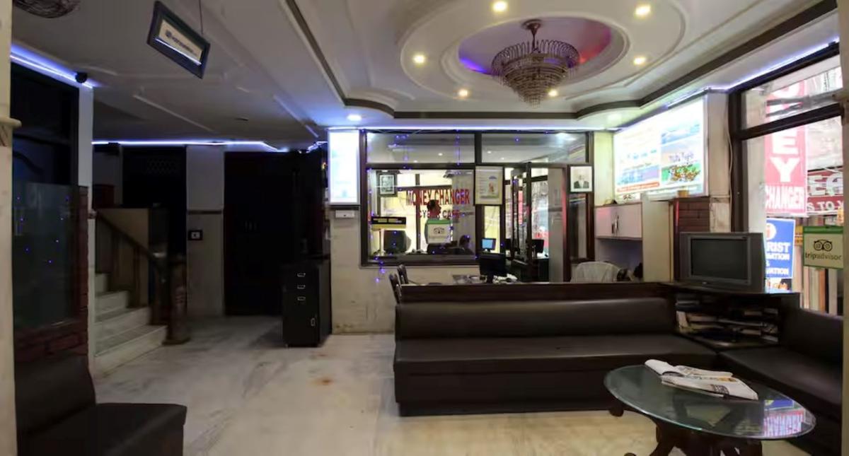 Hotel The Spot By A1Rooms photo 2