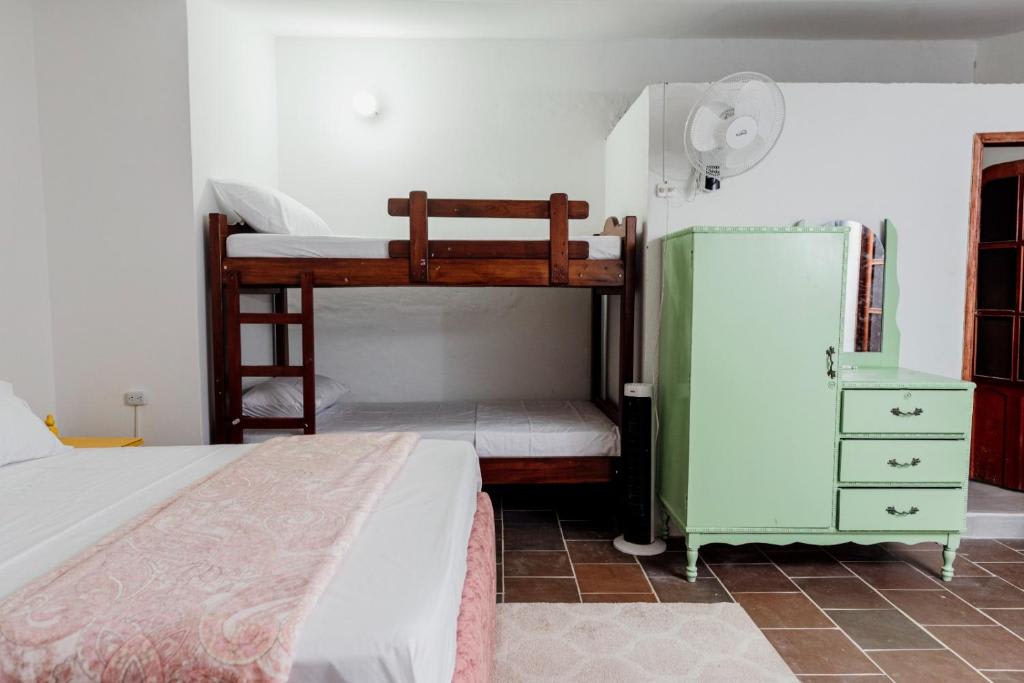 La Casa De Las Flores Hostal photo 3