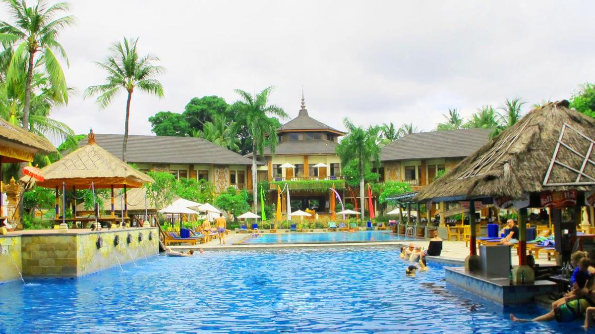 Club Bali Family photo 2
