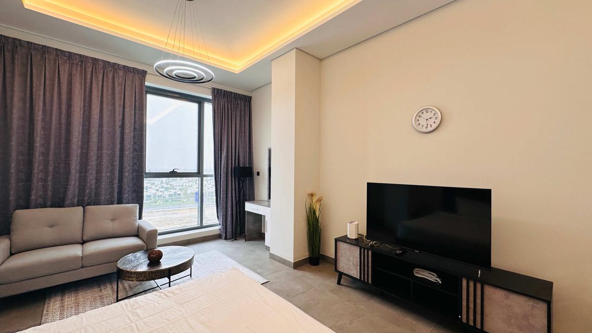 Upscale Apartment at Oval Tower Near Downtown photo 1
