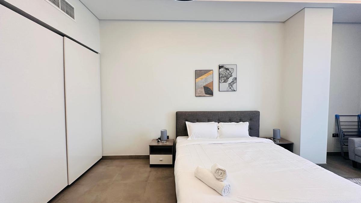 Upscale Apartment at Oval Tower Near Downtown photo 3