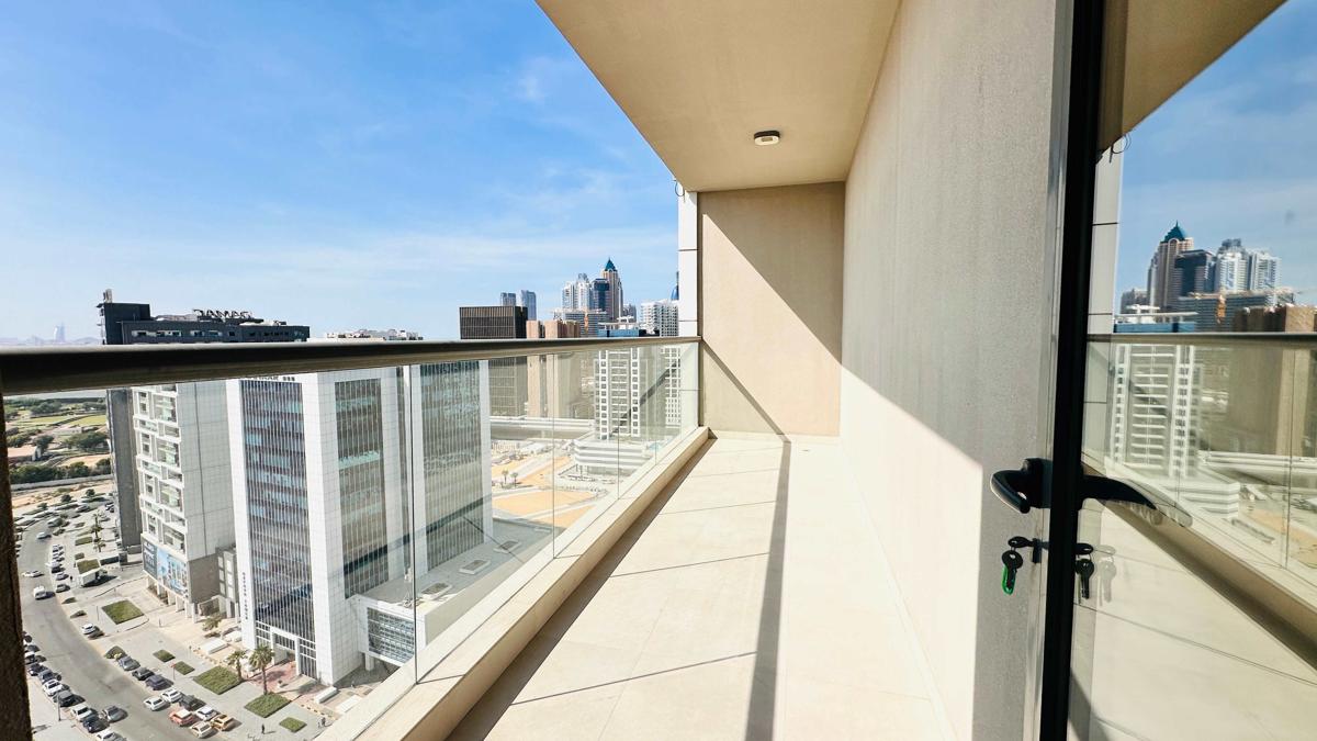 Upscale Apartment at Oval Tower Near Downtown photo 4