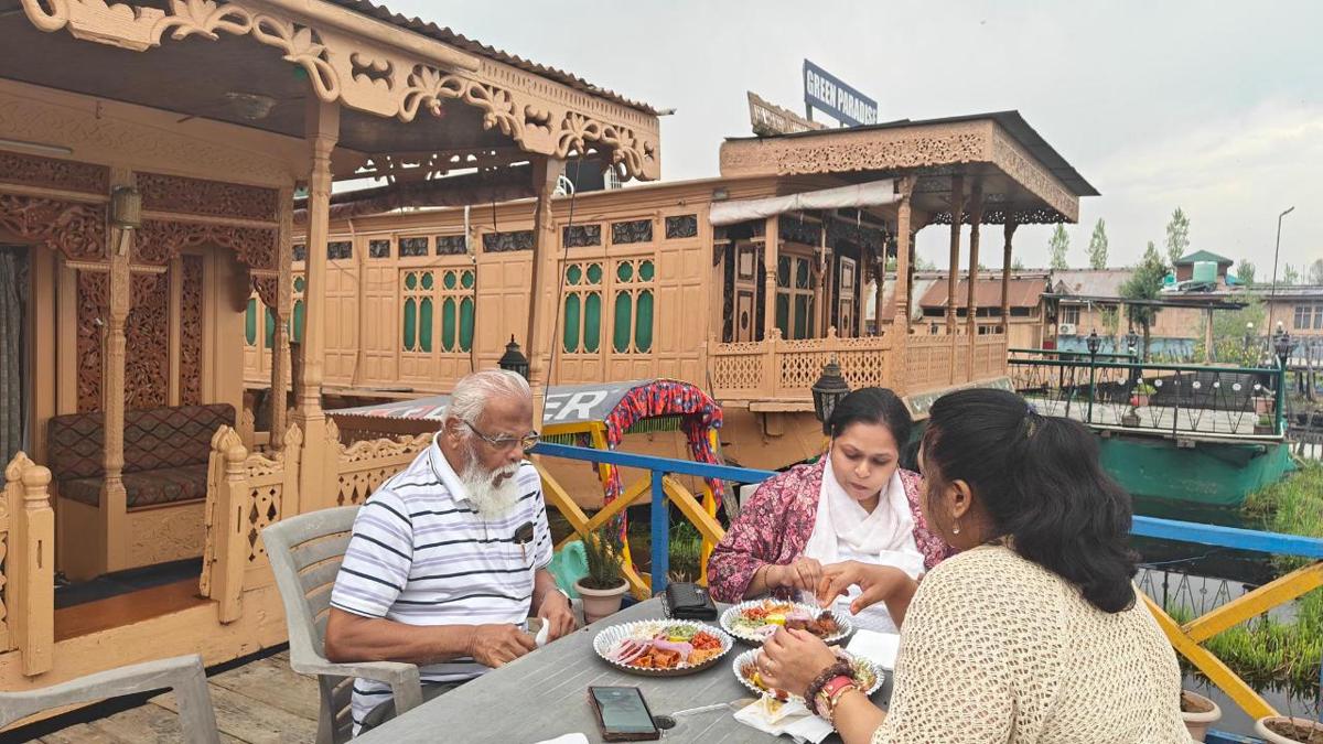 Golden Hopes Group of Houseboats photo 6