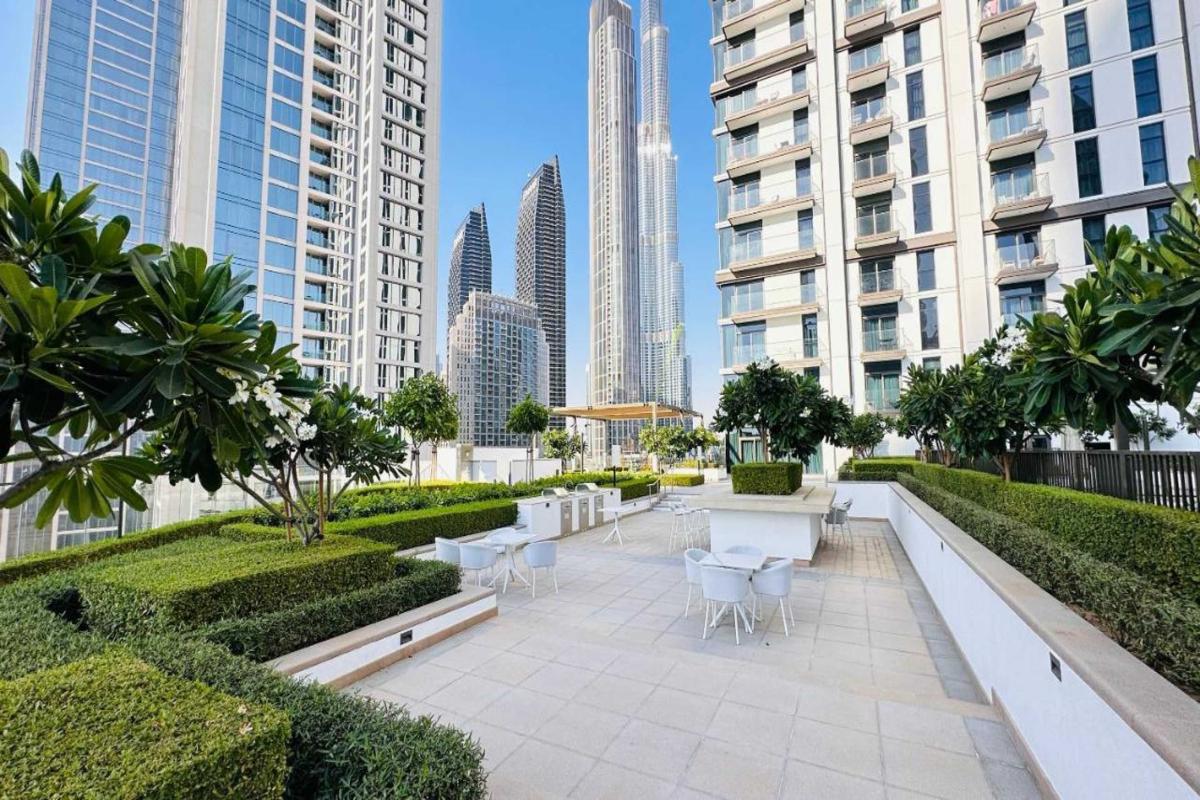 Luxury 1-Bedroom Apartment At Burj Crown photo 1