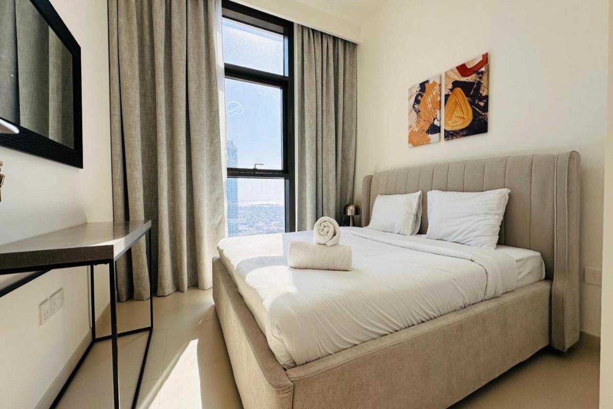 Luxury 1-Bedroom Apartment At Burj Crown photo 4