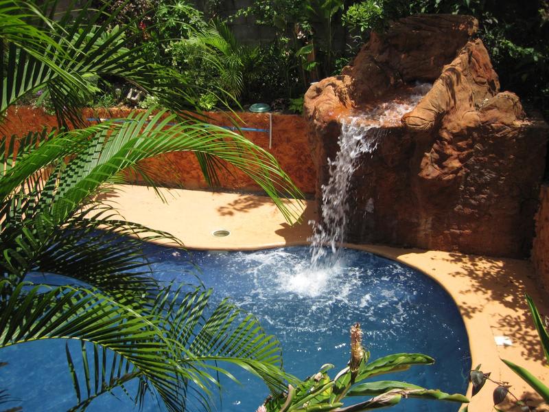 Roatan Backpackers' Hostel photo 2