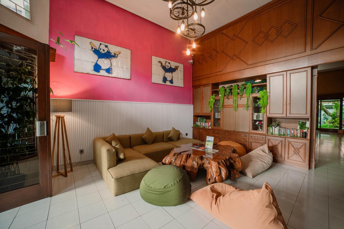 Snooze Hostel Malang photo 3