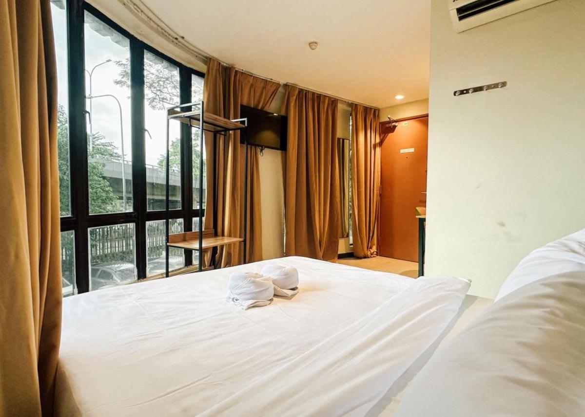 Swing & Pillows @ Sentul Jalan Ipoh Kuala Lumpur photo 4