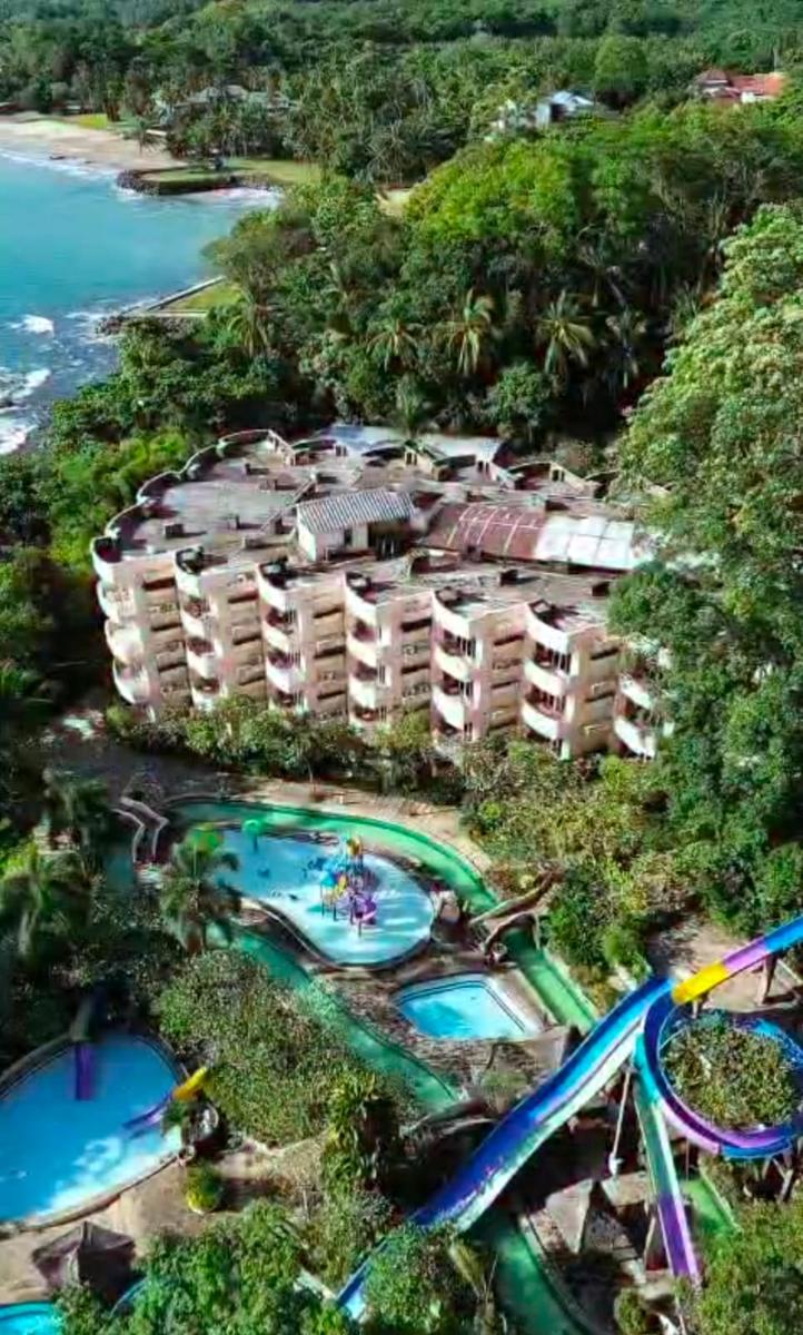 Hawaii Resort and Family Suite photo 1