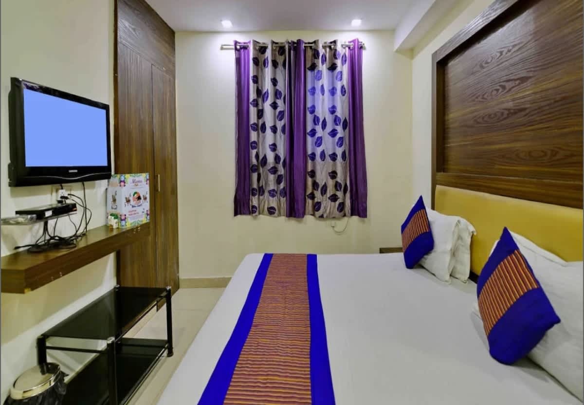 Hotel P G International photo 2
