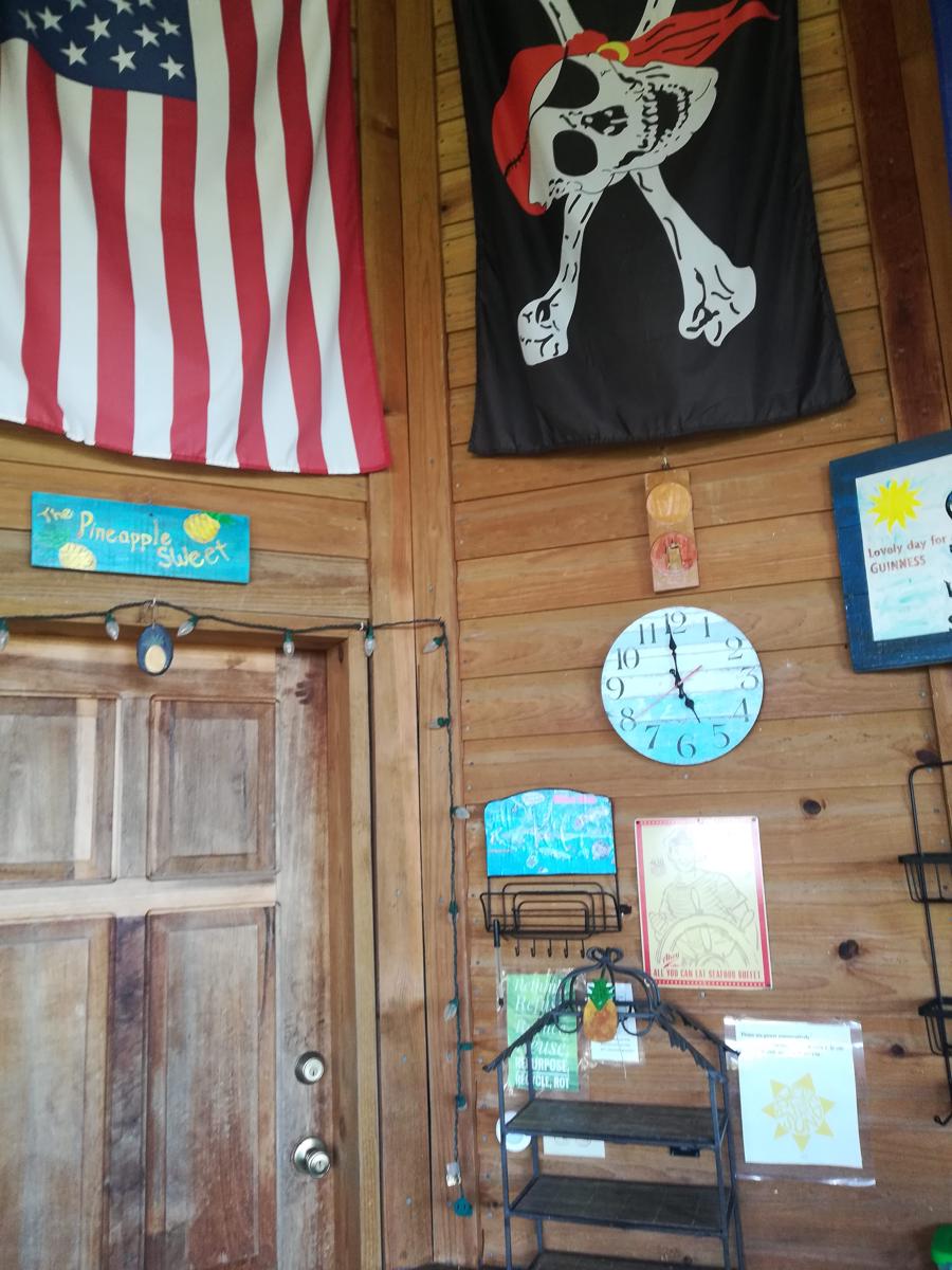 Runaway Pineapple Lodge photo 4