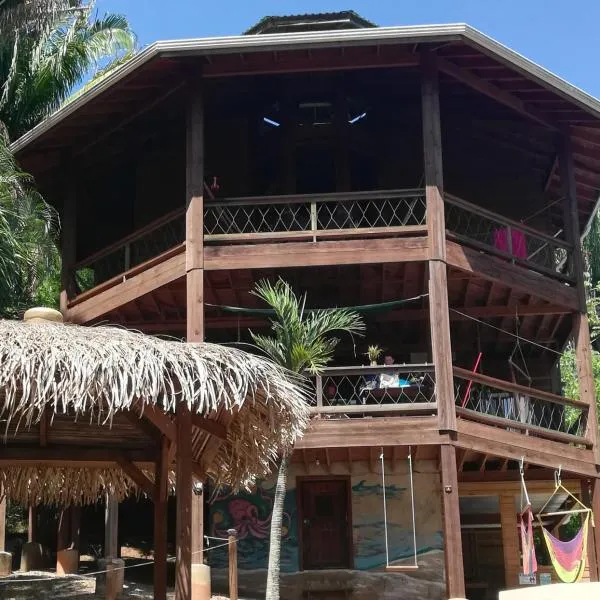 Runaway Pineapple Lodge photo 5