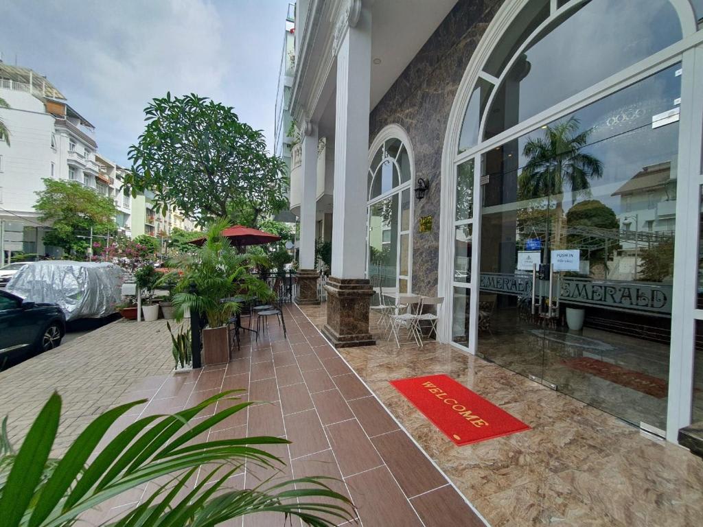 Collection O Emerald Luxury Apartment - Near SECC photo 2