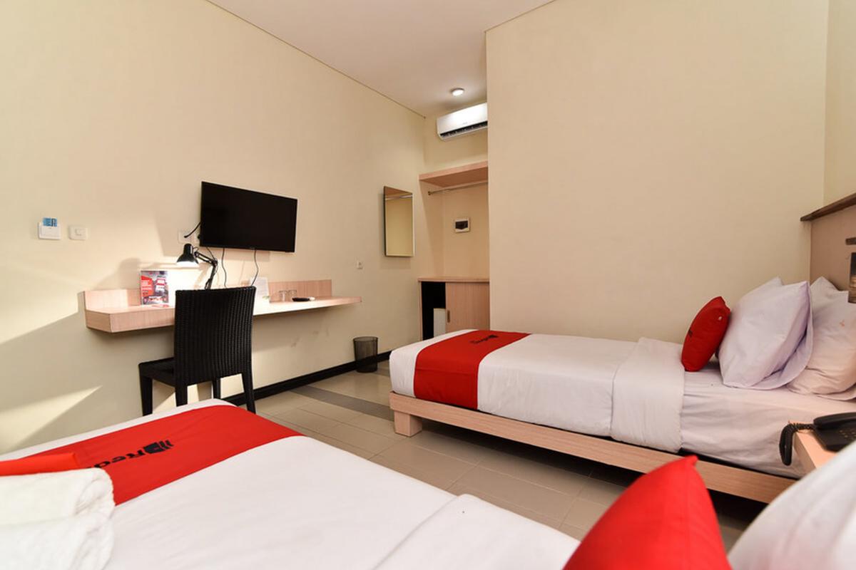 RedDoorz near Legian Street photo 3