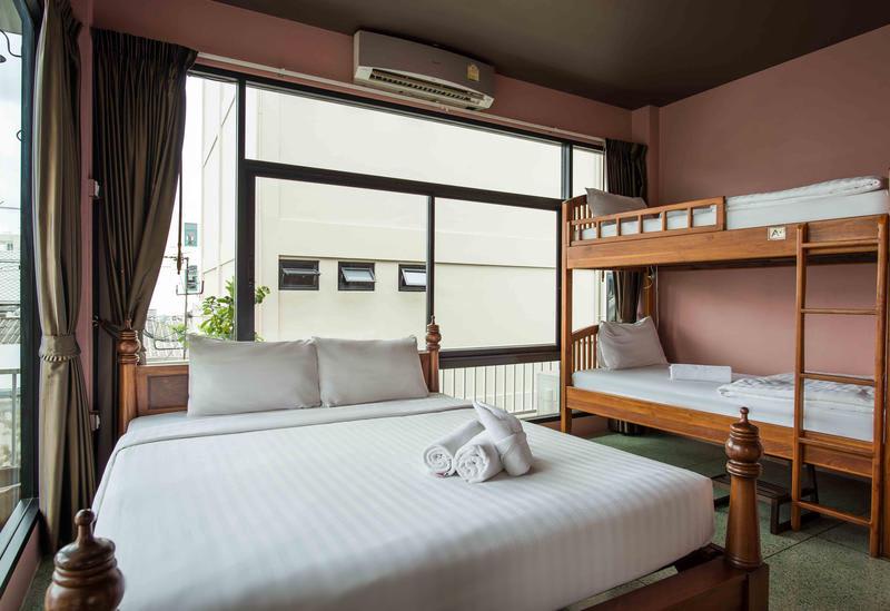 Feung Nakorn Balcony Rooms and Cafe photo 2