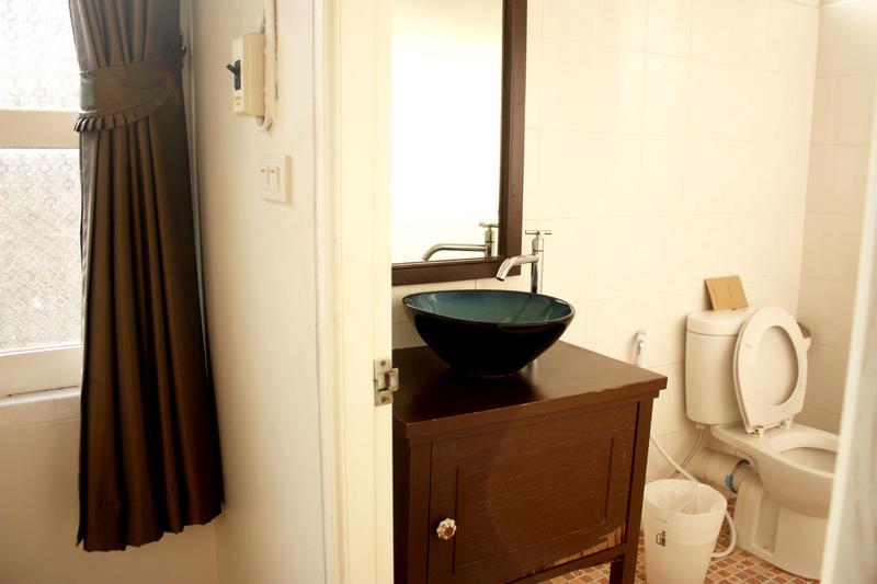 Feung Nakorn Balcony Rooms and Cafe photo 4