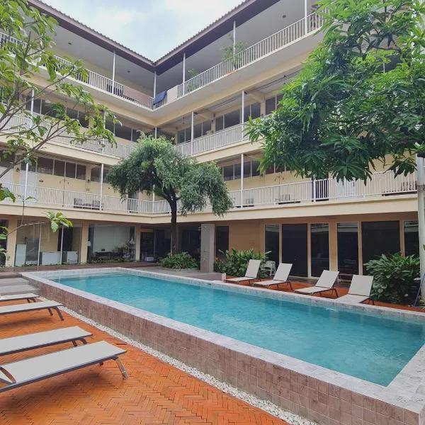Feung Nakorn Balcony Rooms and Cafe photo 5
