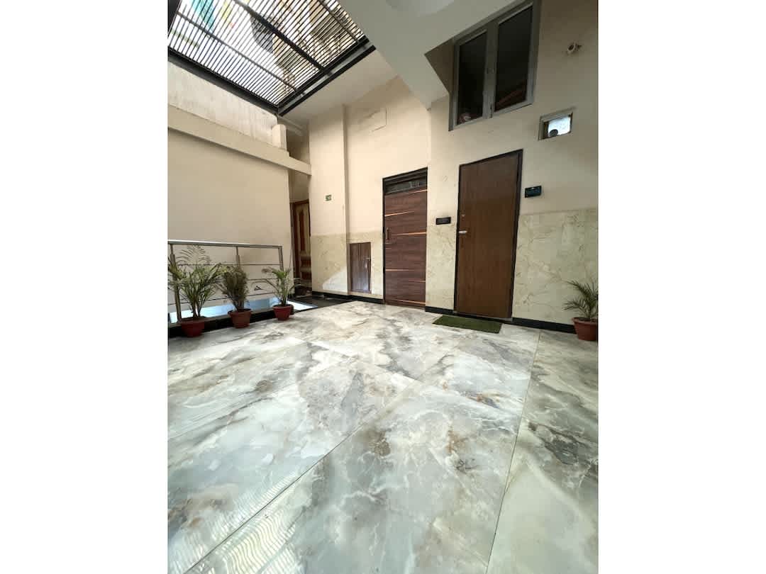 Hotel Kelson Dx- Near Ramakrishna Ashram metro photo 2