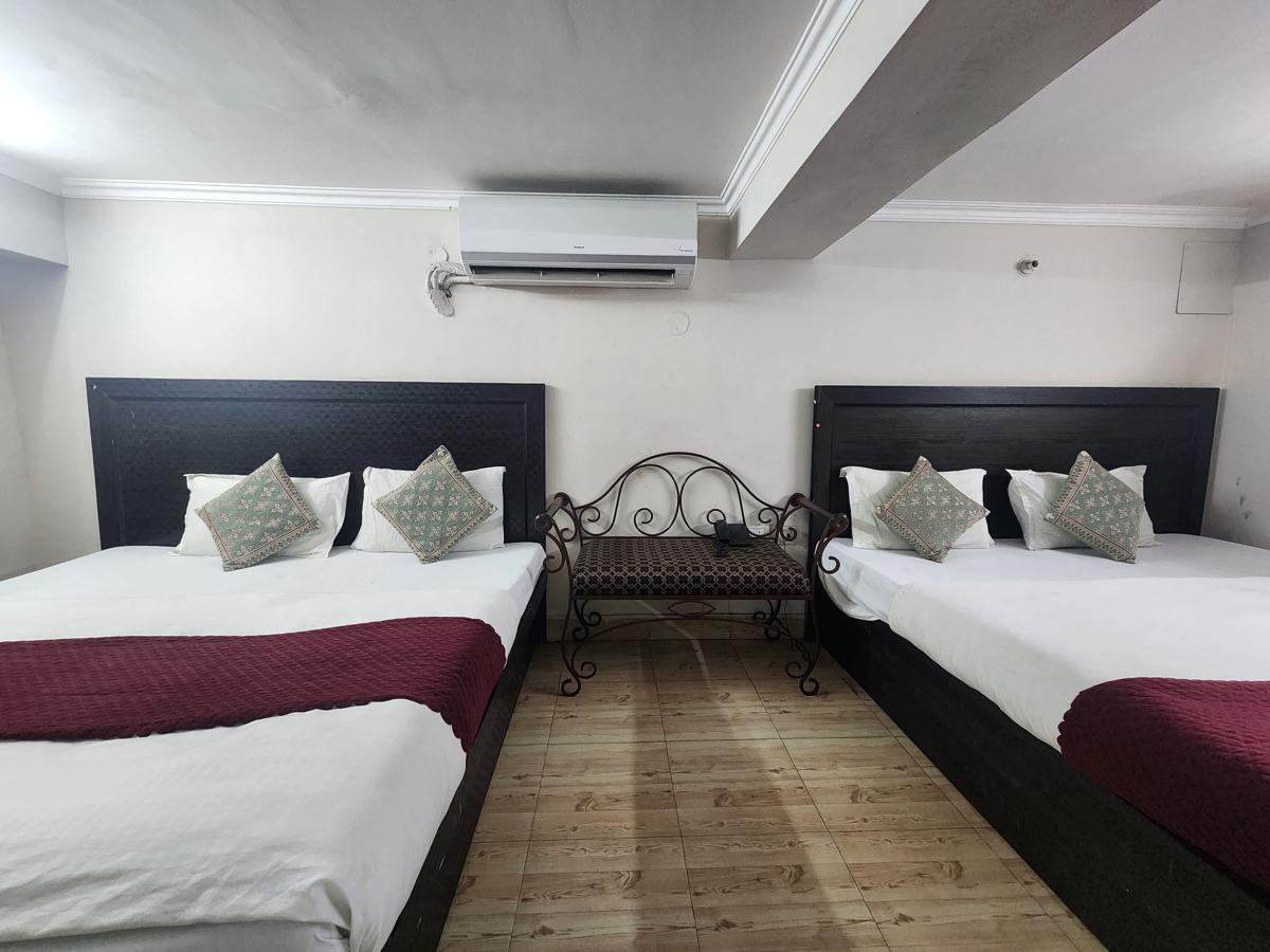 Hotel Kelson Dx- Near Ramakrishna Ashram metro photo 4
