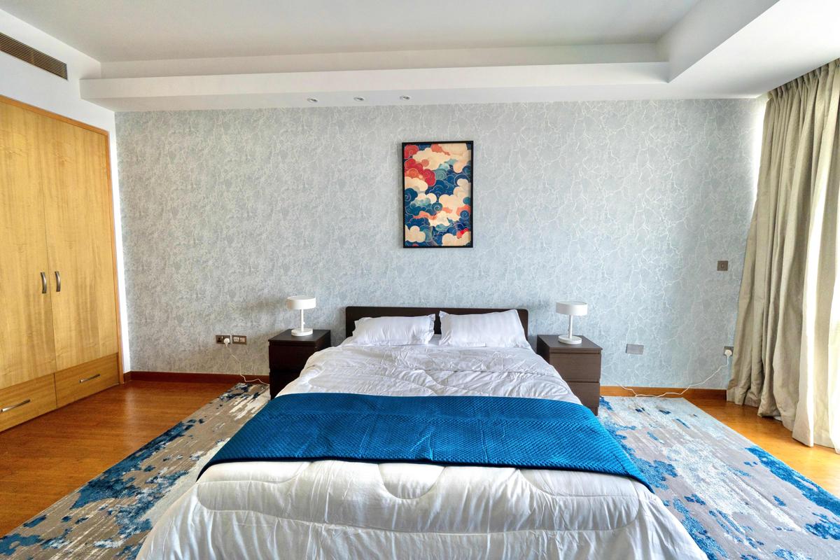 Luxury 1 Bed Apartment Near Airport / Metro photo 3