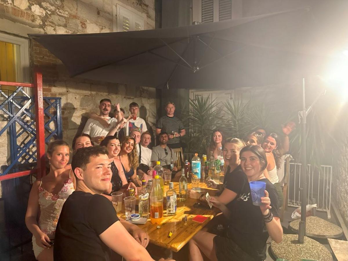 Booze & Snooze Social Hostel photo 4
