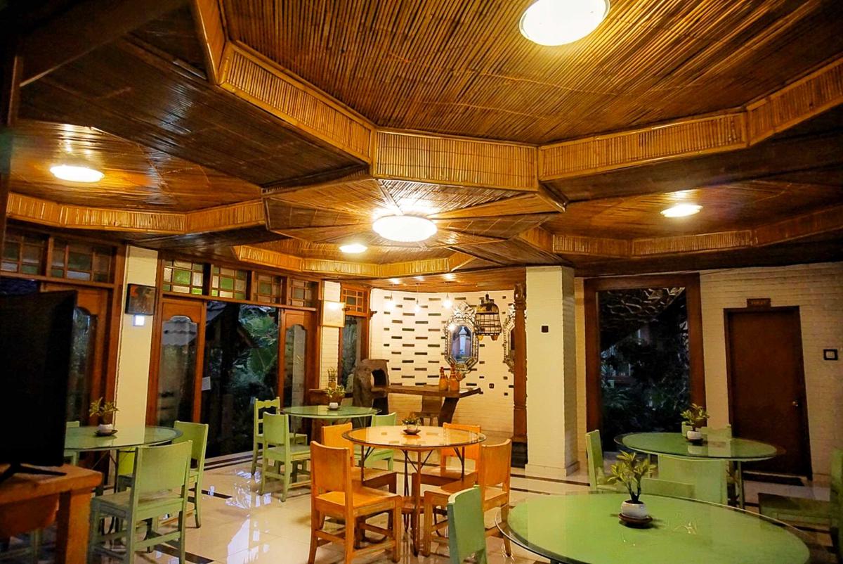 Ary's Hotel Yogyakarta photo 2