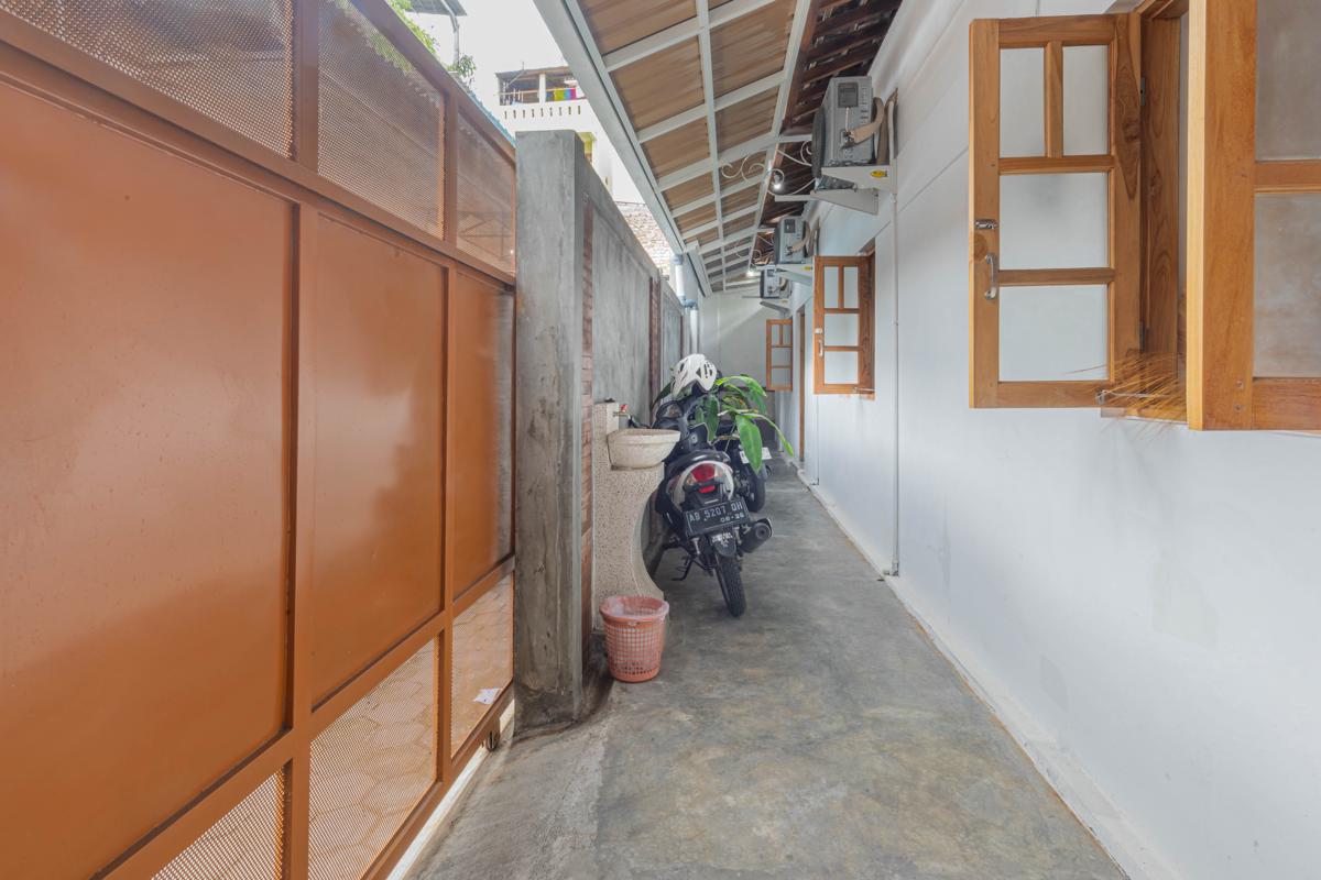 GRIYA BANSU : Ndalem Ibu photo 4