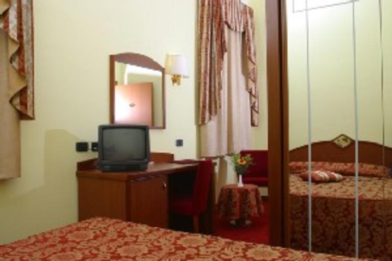 Hotel Majestic - of San Giuliano Milanese photo 1