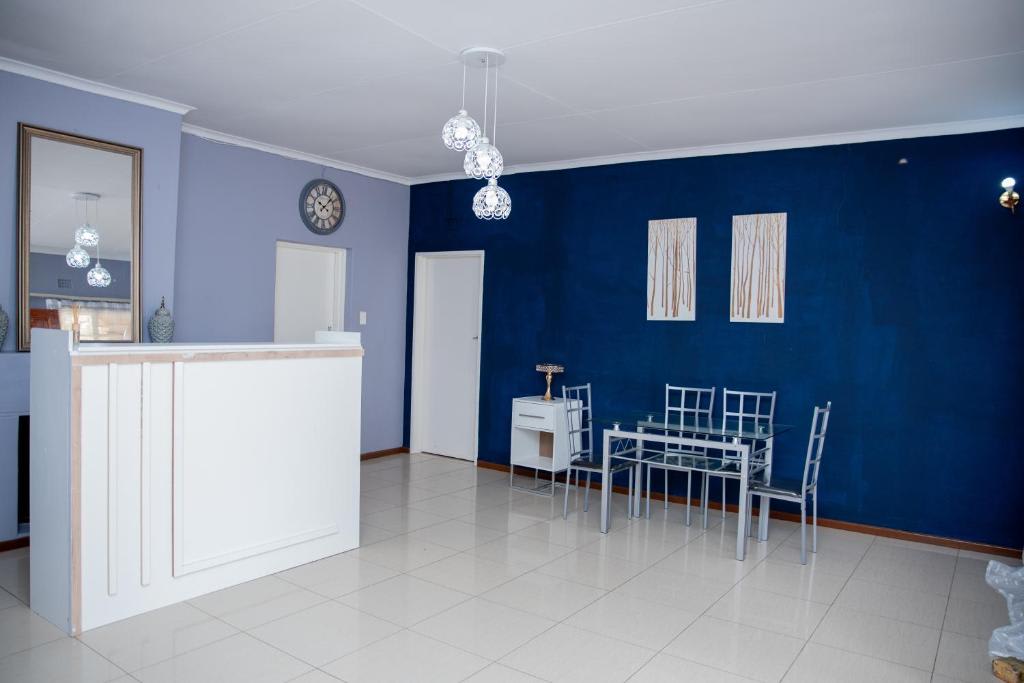 Avenue Inn photo 2