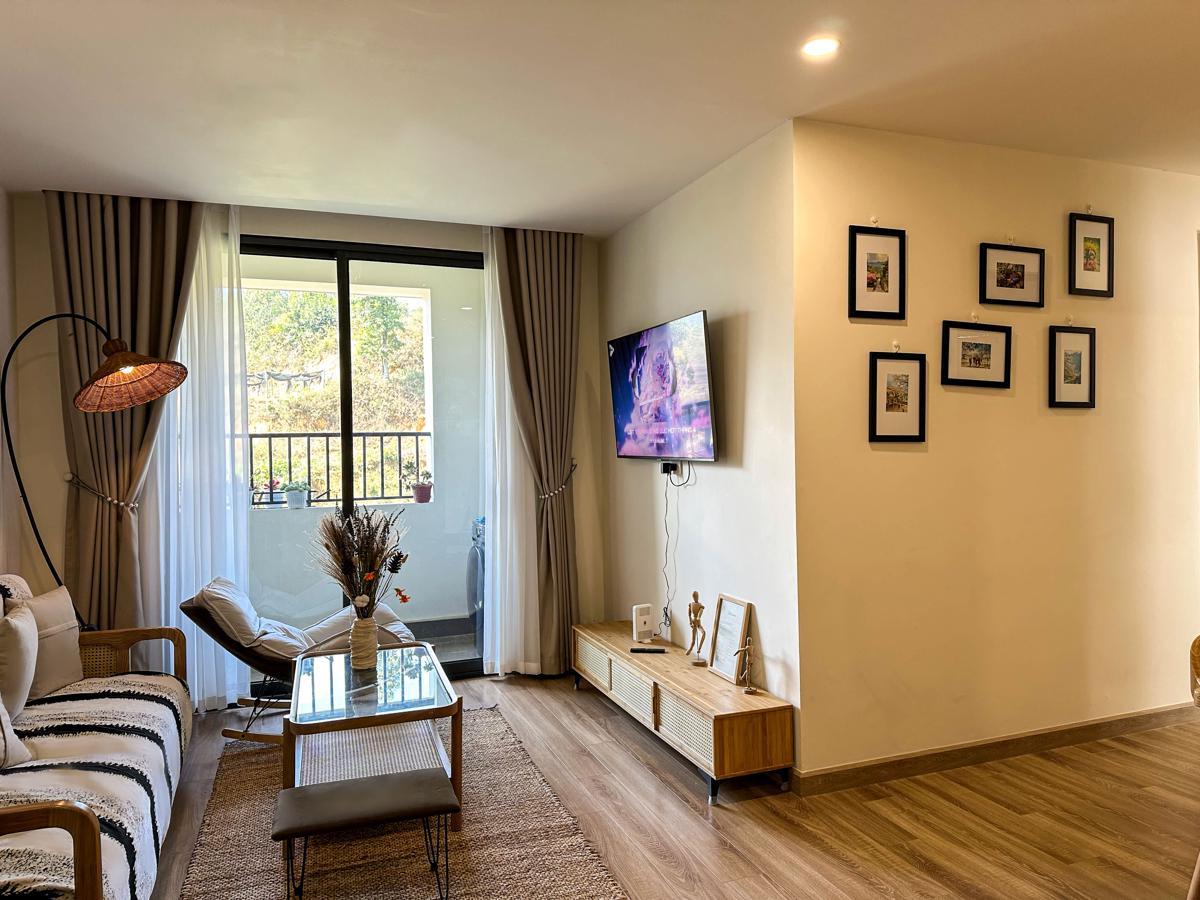 1991 Home - Cozy 3BR Apt w Balcony near Sapa Church photo 1