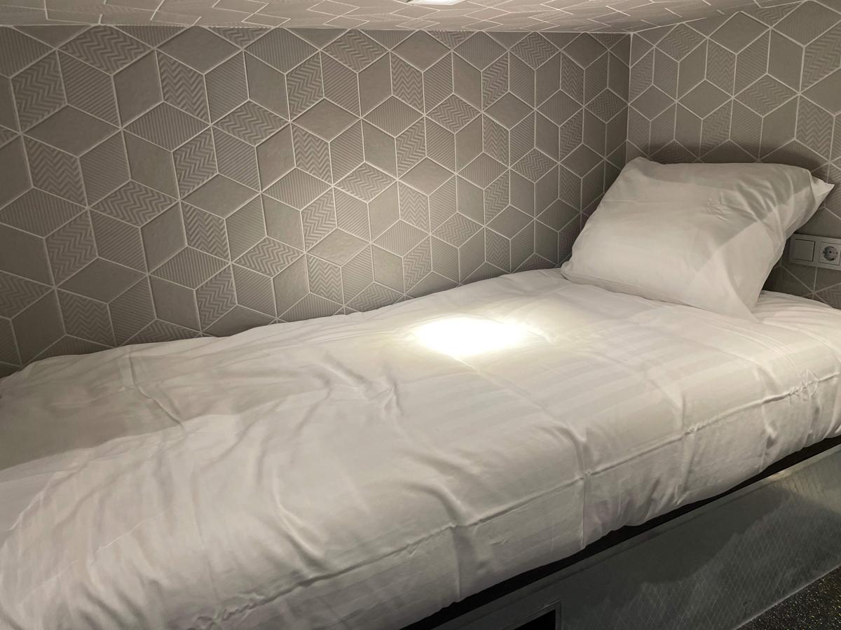 Diamond Capsule Hotel Amsterdam South photo 6