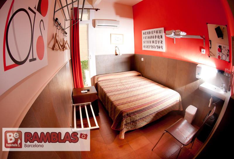 Be Ramblas Hostel photo 2