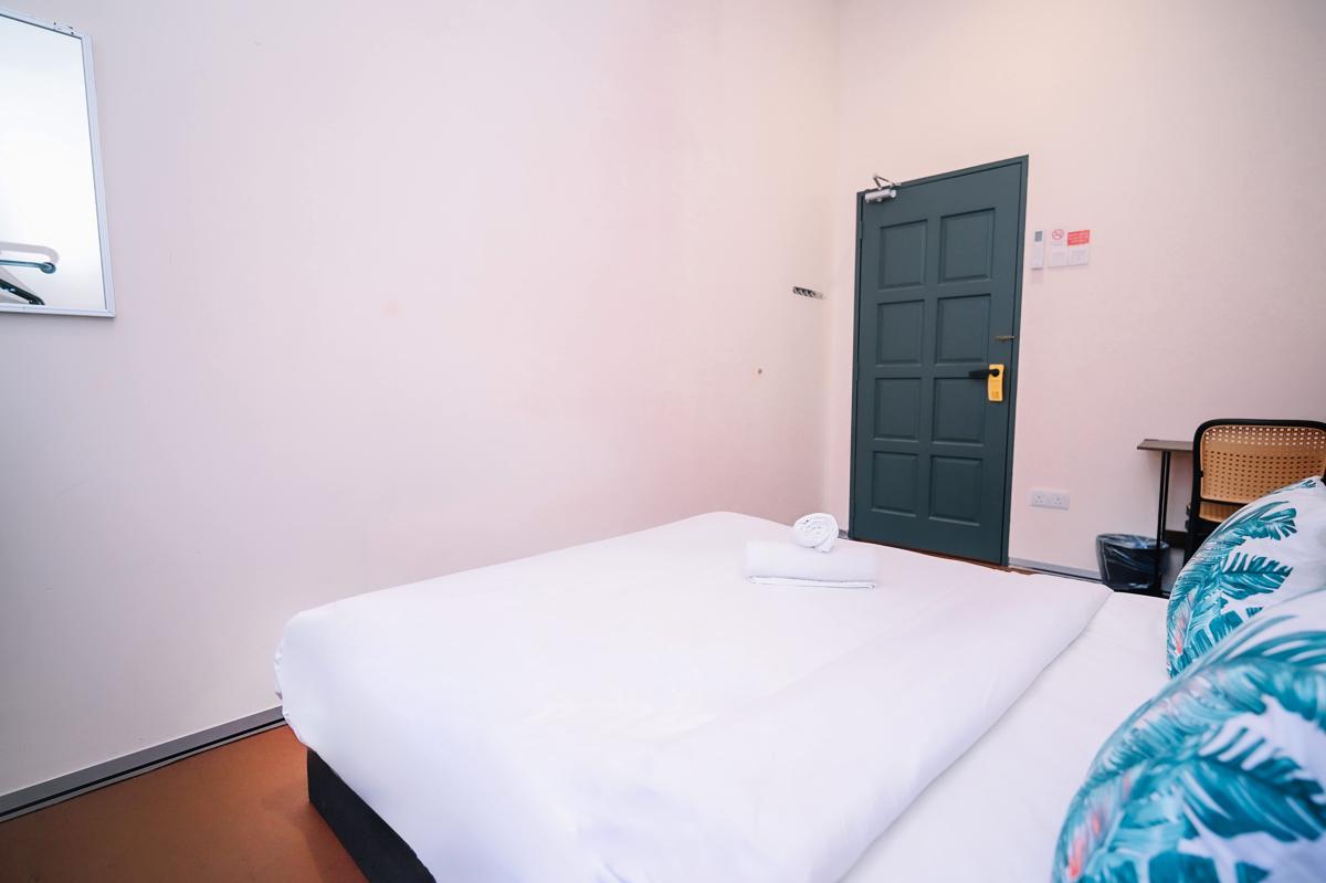 Swing & Pillows @ 75 Chulia St, Georgetown Penang photo 2
