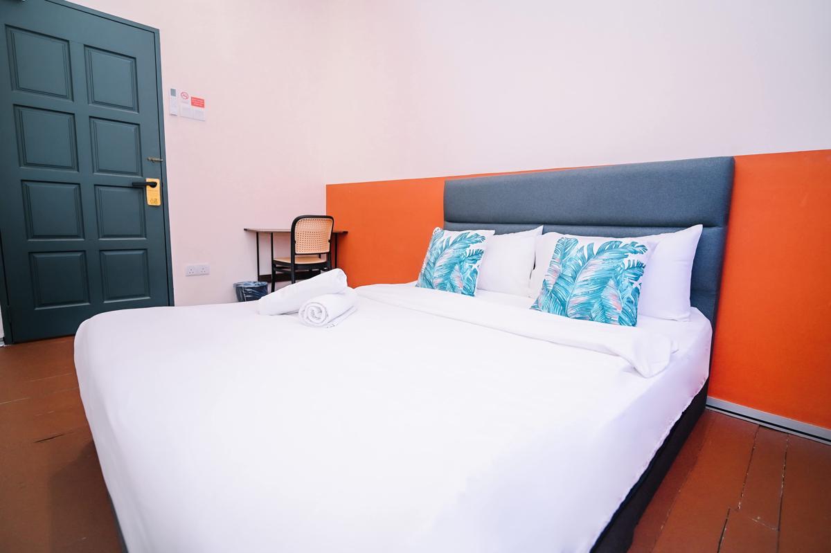 Swing & Pillows @ 75 Chulia St, Georgetown Penang photo 3