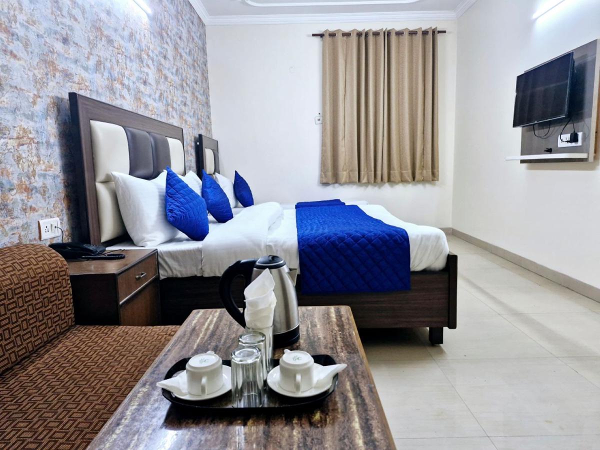 Hotel Mayank Plaza-Near IGI Airport Terminal-3 photo 1