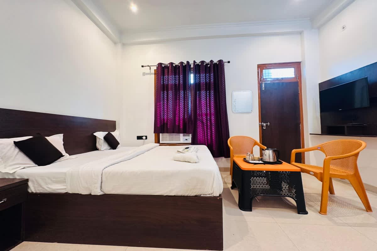Hotel Aparna Palace photo 1
